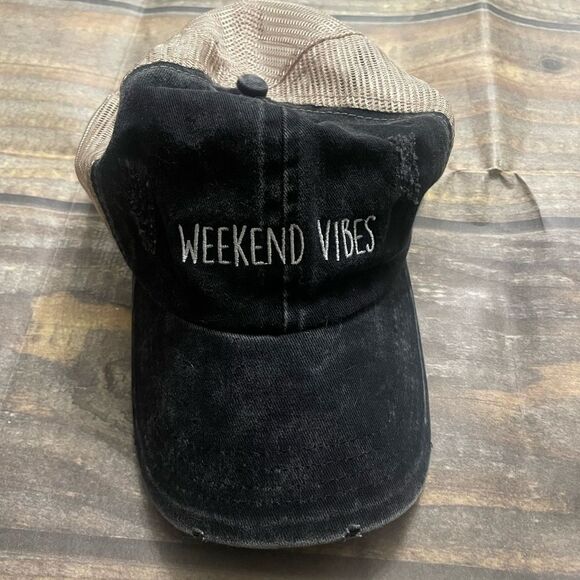 David and Young Accessories - Weekend Vibes Hat